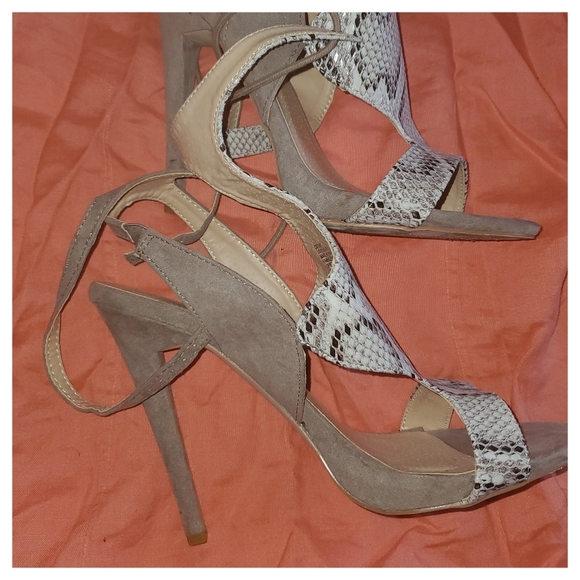 Snake heeled sandals - Picture 2 of 3